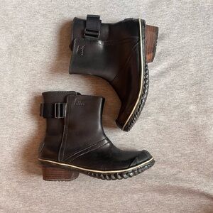 Sorel Black Ankle Boots with Brown Heel